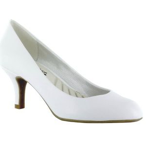 NIB Easy Street Round Toe Pumps Sz 9 Narrow